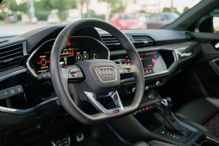 valerent-1-audi-rsq3-lambo-urus-95